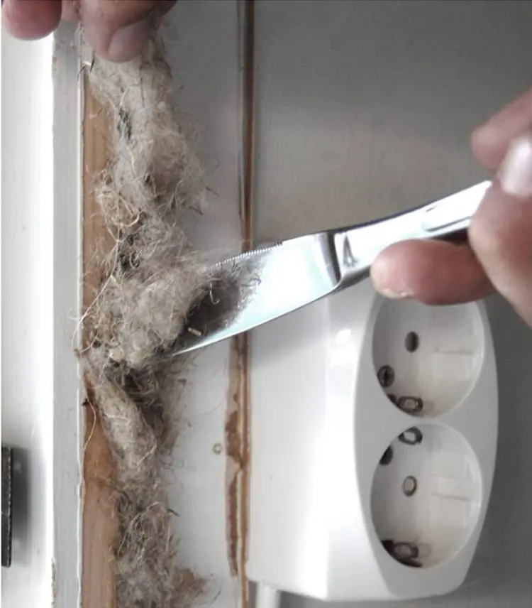 Redskaper fra kjøkkenskuffen kan benyttes. Dytt ikke for hardt. Foto: Bjørge Sandberg-Kristoffersen