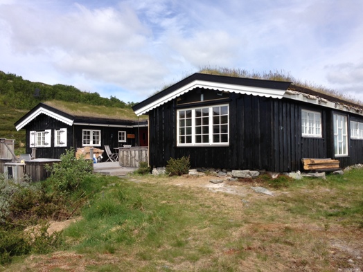 Det nesten ferdige resultat gjenstaar bere kledningen over vindu Vi er meget godt fornoyd med disse Huntonproduktene Treullisolasjon sjotetape og vindtetteplater.jpg Det nesten ferdige resultat gjenstaar bere kledningen over vindu Vi er meget godt fornoyd med disse Huntonproduktene Treullisolasjon sjotetape og vindtetteplater.jpg