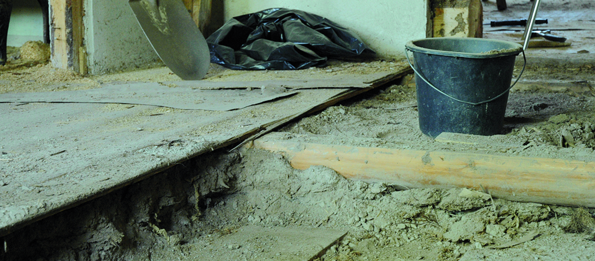 I eldre hus finner du garantert stubbloftsleire som isolasjonsmateriale. Denne kan du trygt la ligge mellom etasjene, Den isolerer og demper lyd. Foto: Norske Hjem