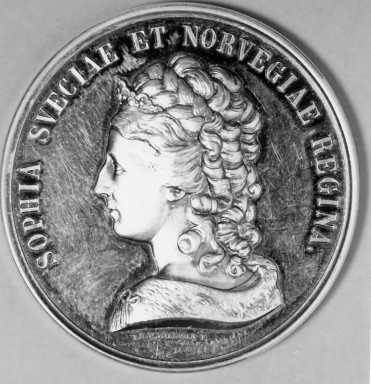 Minnemedalje av Dronning Sofie (eller Sophia, som hun het i Sverige). Sofie giftet seg med Kong Oscar II i 1857 og ble dronning av Norge-Sverige i 1872. Hun har gitt navn til flere gater og bygninger i Oslo; Sofiero, Sofiesgate, Sofies minde og Sofies plass.