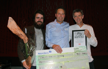 Joakim Stangeland, Harald Ueland og Kjell Høie fra Høie Ueland as er vinnere av Bygg og Bevar-prisen 2016. Foto: Bygg og Bevar