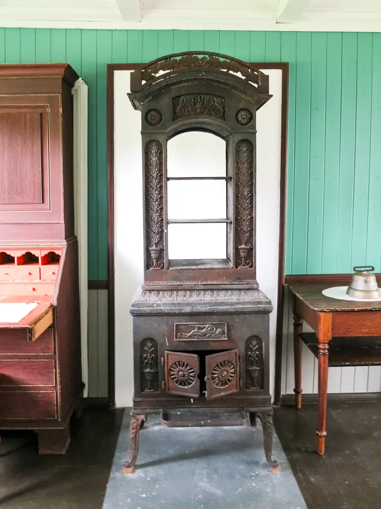 Arkitektonisk ovn fra Bærums Verk, datert 1829 på kortside.