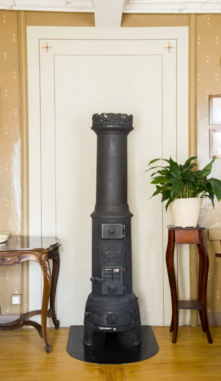 Sylinderovn med ekornmotiv, Kværner Brug, Kristiania, nr 144. Ant. 1920-1930-tallet.