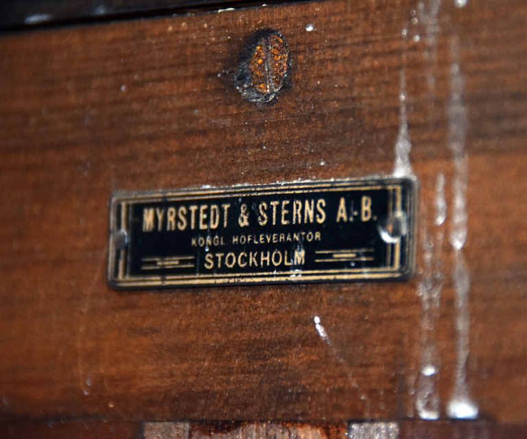 Skilt fra møbelprodusenten Myrstedt & Stern. Foto: Sjur Harby