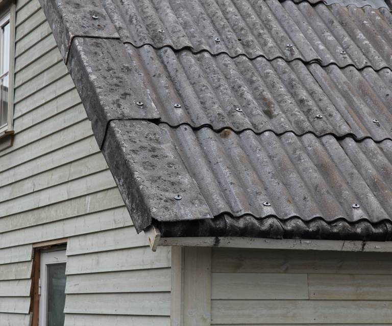 Asbestplater-som-taktekking.-Foto:-Bygg-og-Bevar