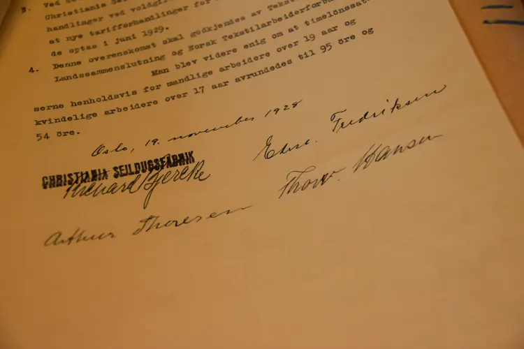 Den signerte avtalen pressen ikke skulle få innsyn i.