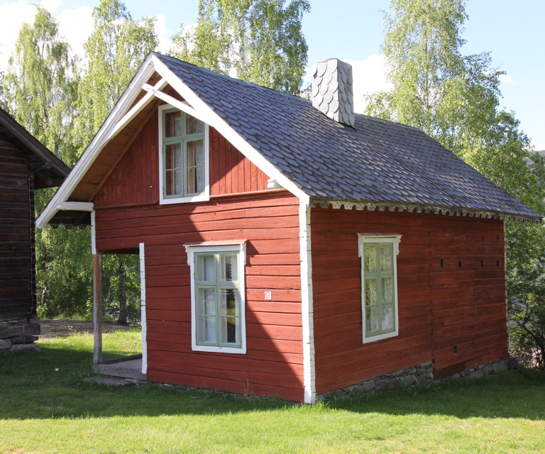 Ishuset Susen fra Aurdal, nå på Valdres folkemuseum, er malt med linolje og komposisjonsmaling. Foto: Bygg og Bevar