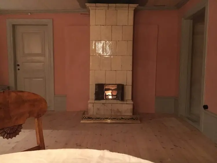 Litt mer i vår ånd – med preg av empiren