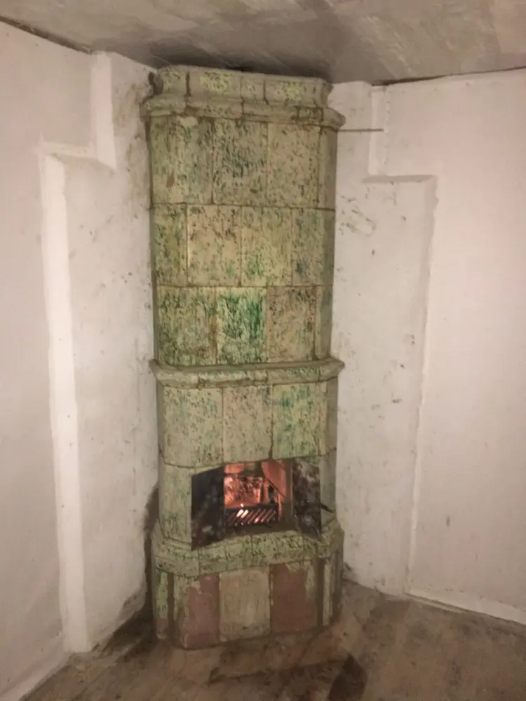 Ser unektelig litt nakent ut mot helt hvite vegger, men her kommer tapet etter hvert! Men hvilket?