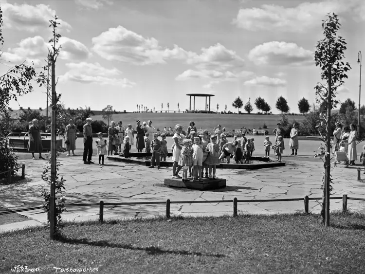 Yrende liv Torshovparken 1937