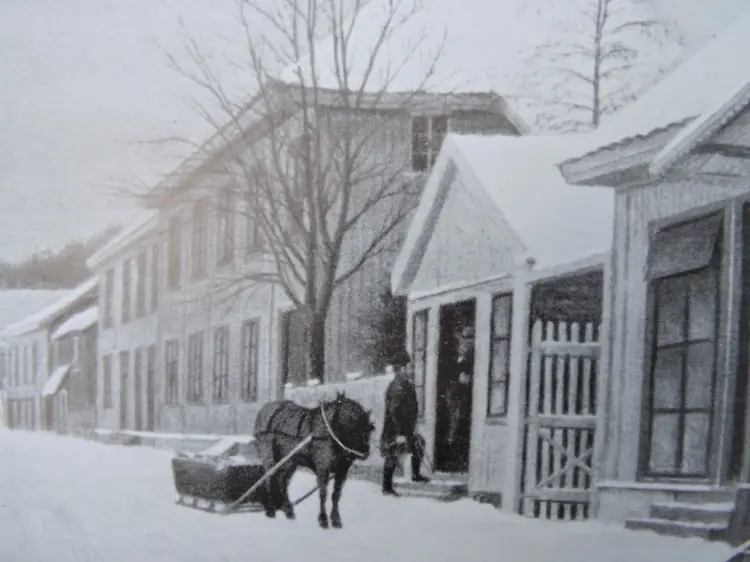 Maleri av Charles Jensen i 1885 som viser vestfasaden.jpg