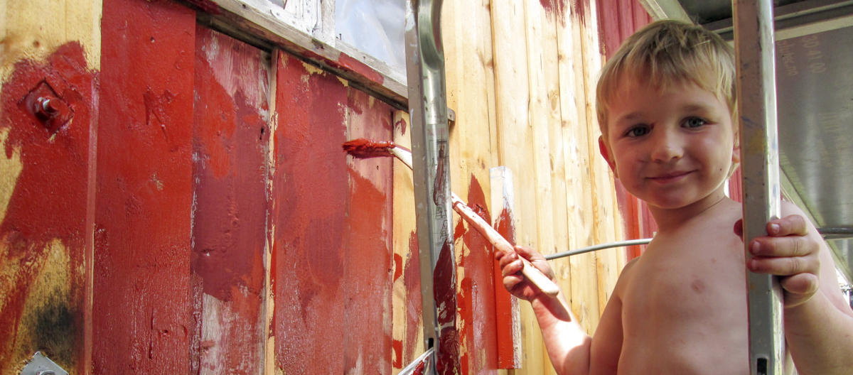 En skal tidlig krøkes.. Komposisjonsmaling er tradisjon som fortjener å gå i arv! Foto: Bente Øien Hauge