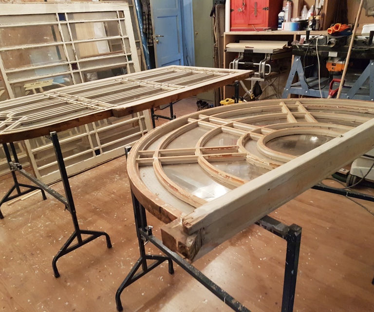 Endelig er vinduene ferdig pusset og klare for kitt og maling