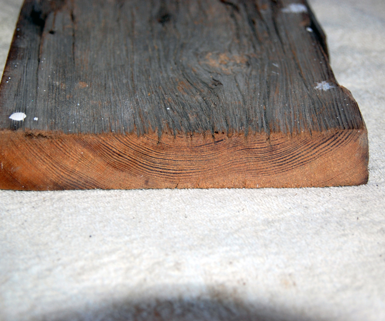 Det samme bordet er kappet 20 cm lengre opp. God kvalitet og ingen skader. Dette panelet er 170 år gammelt. Foto: Ole Jakob Holt