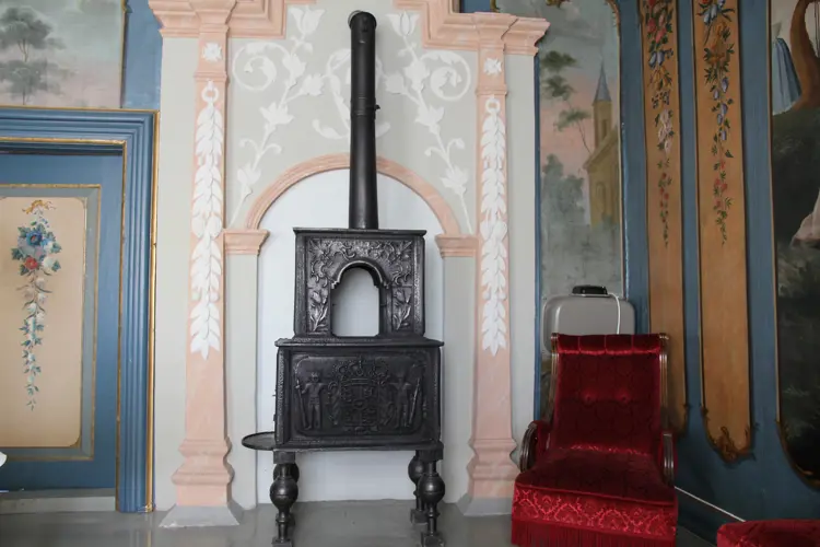 Jernovn-i-en-ovnsnisje-paa-Granaasen-gaard.-Foto:-Bygg-og-Bevar