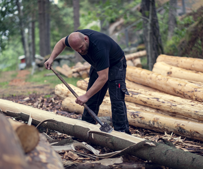 Barking av toemmerstokker