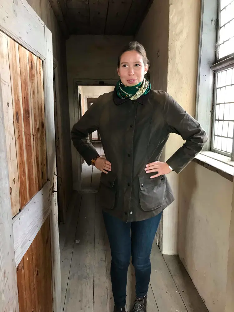 Agnethe Jovall er på befaring innendørs Foto Agnethe Jovall