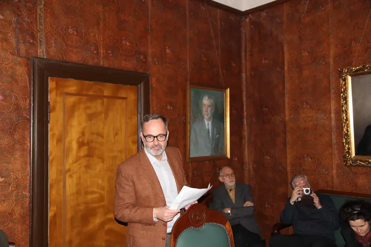 Sjur Harby har vært prosjektleder for arbeidene som er gjort i direksjonsrommet. Foto: Bygg og Bevar