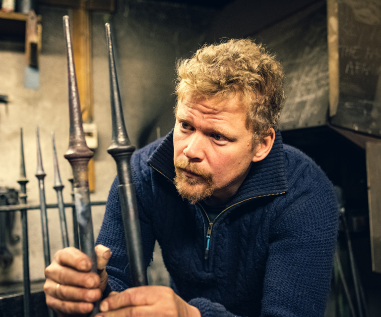 Dokken skal smi 30 spyd til portene