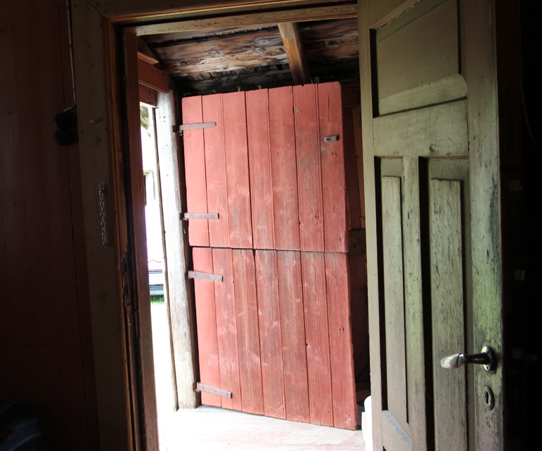 To-delt dør, foto Bygg og Bevar.JPG