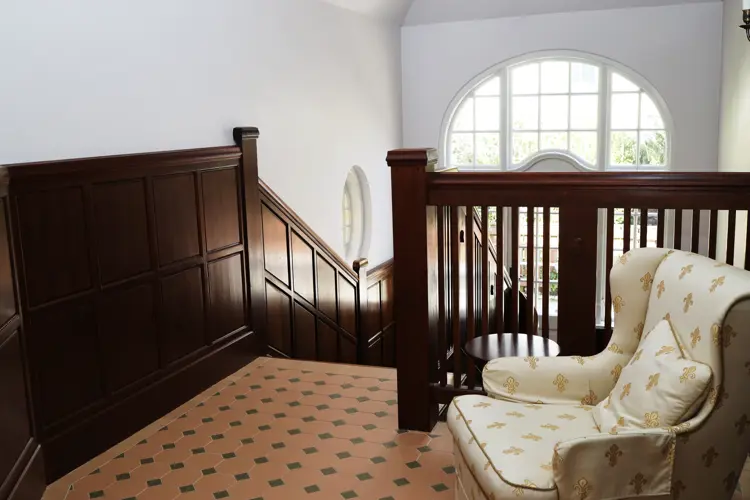 overst i trappen mittethuset