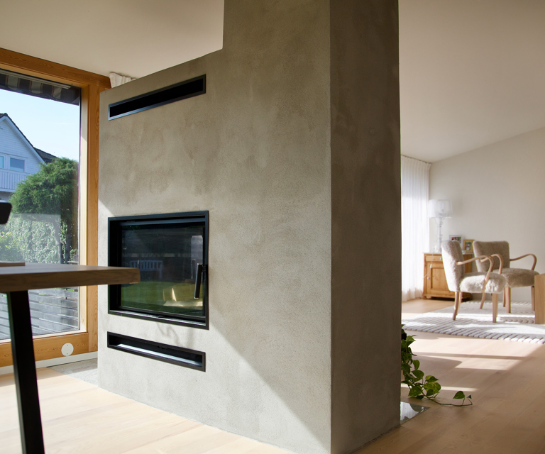 OA0A2408-Vindu-generasjonsbolig-arkitektur-peis-stue